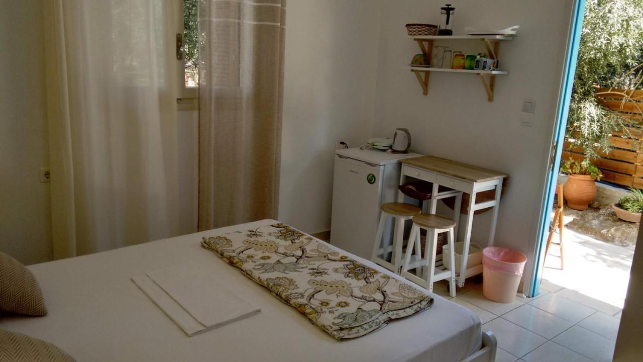 Kampos Rooms Palaiochora Esterno foto