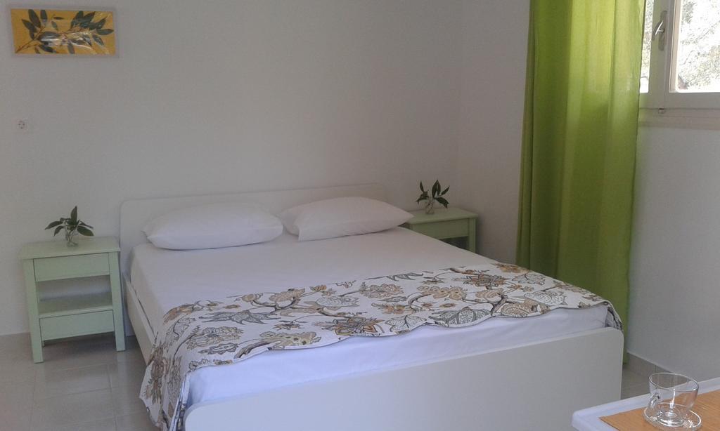 Kampos Rooms Palaiochora Esterno foto